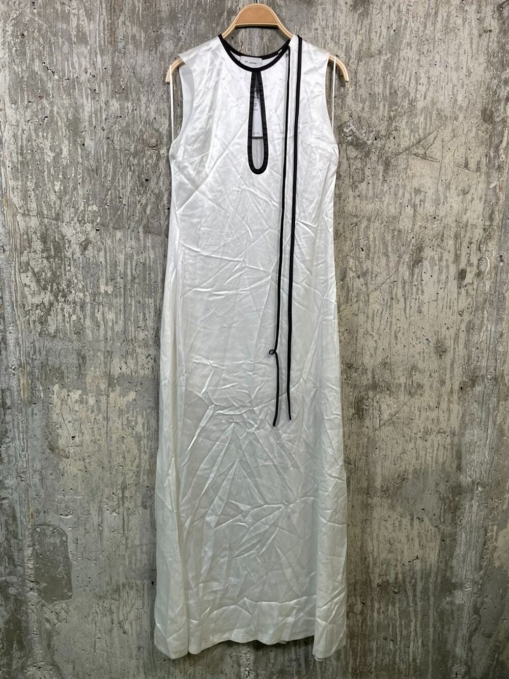 (Stained) ST. JOHN Women's Sleeveless Maxi Dress Size S in Pearl/Black